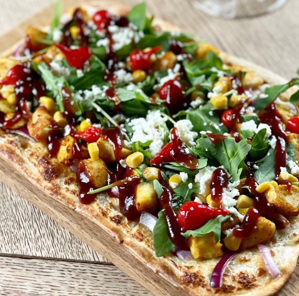Flammkuchen met BBQ-kip